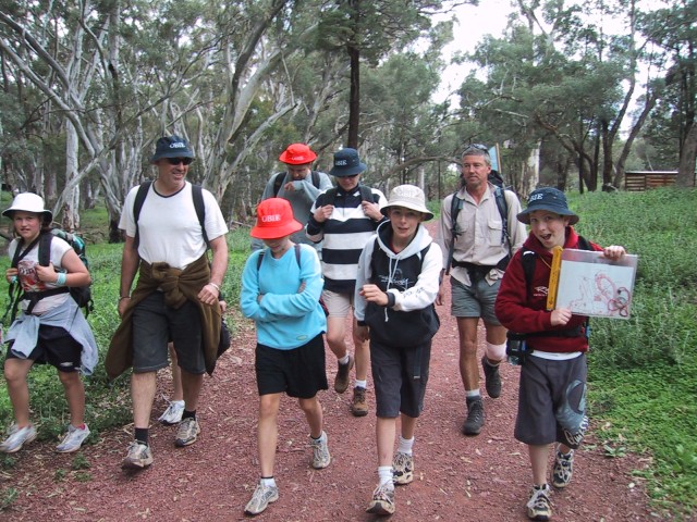 Group off to St Mary Peak.jpg  (124.5 Kb)
